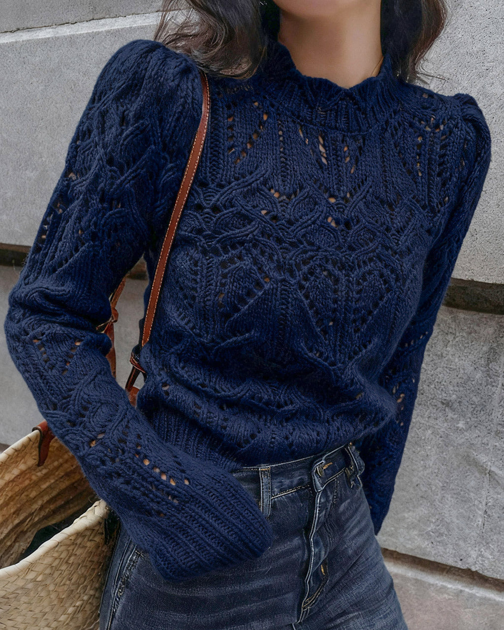 Taura – Suéter Azul Oscuro con Diseño Decorativo