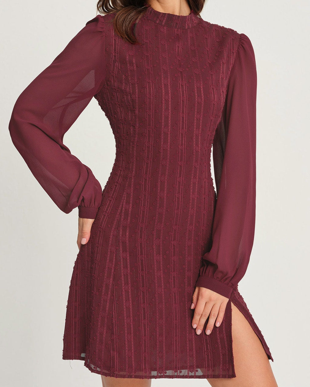 Deimantė – Elegante vestido de manga larga