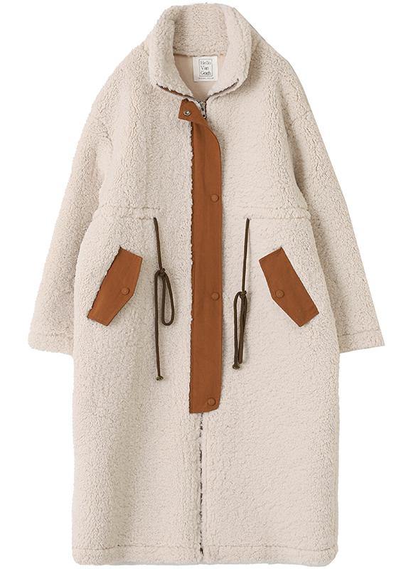 Chaqueta de lana con cuello alto y ajuste de cordón