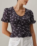 Virelle – Camisa negra con diseño floral y escote redondo