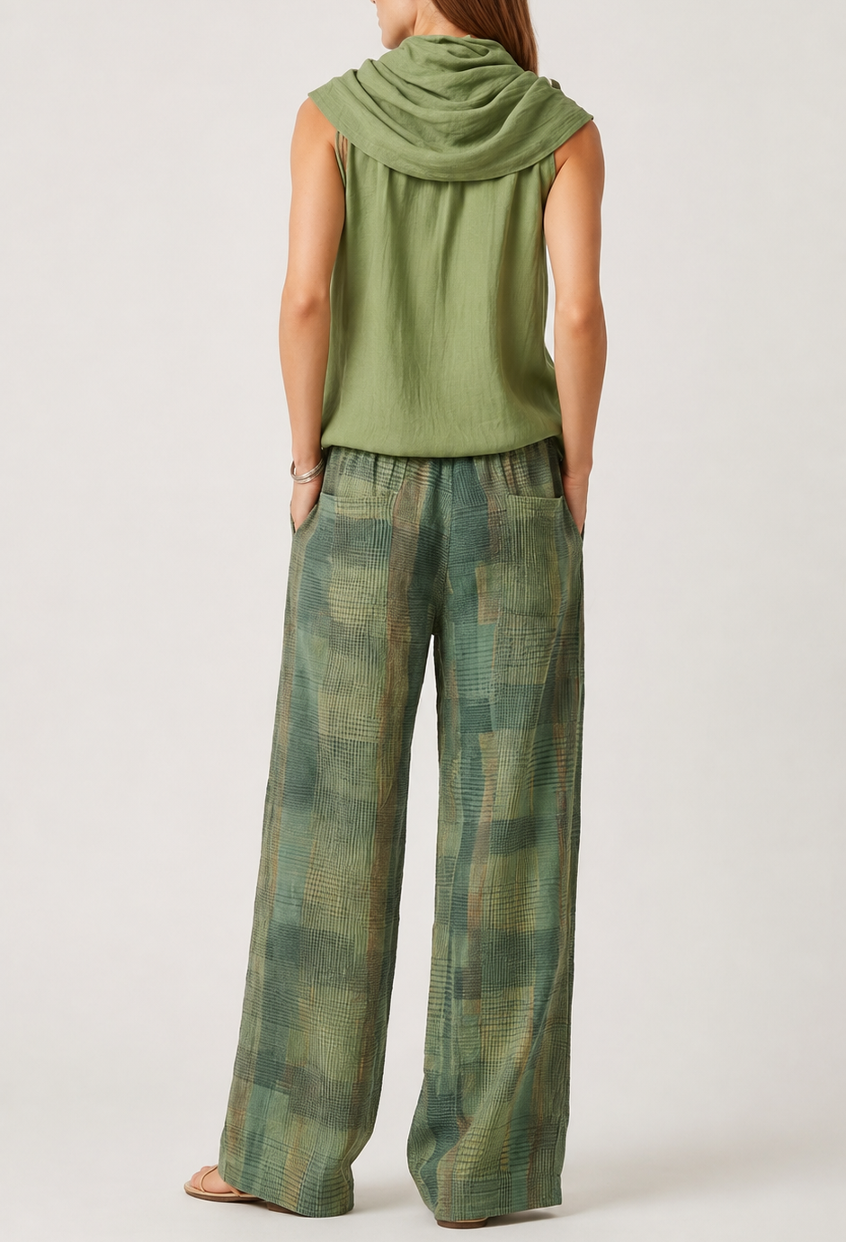 Emilija – Conjunto Casual con Pantalones de Cuadros