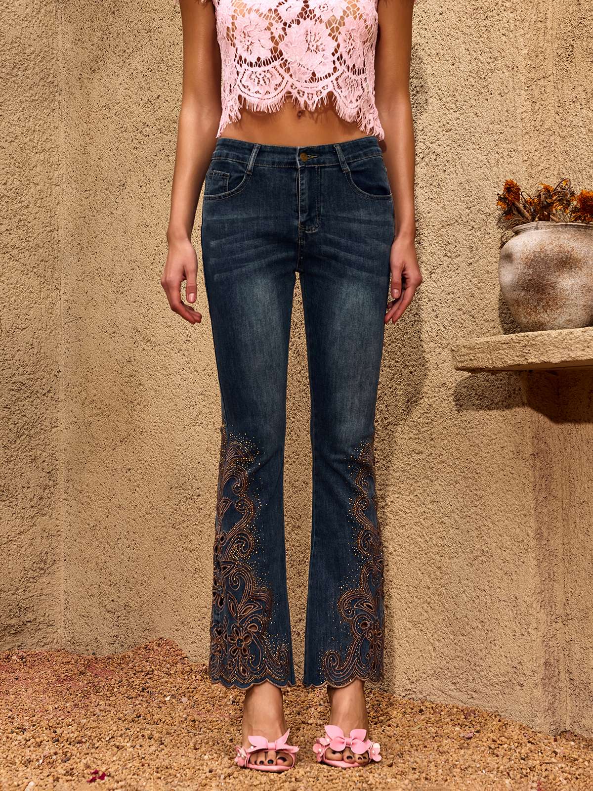 Lorena - Jeans de campana con adornos decorativos