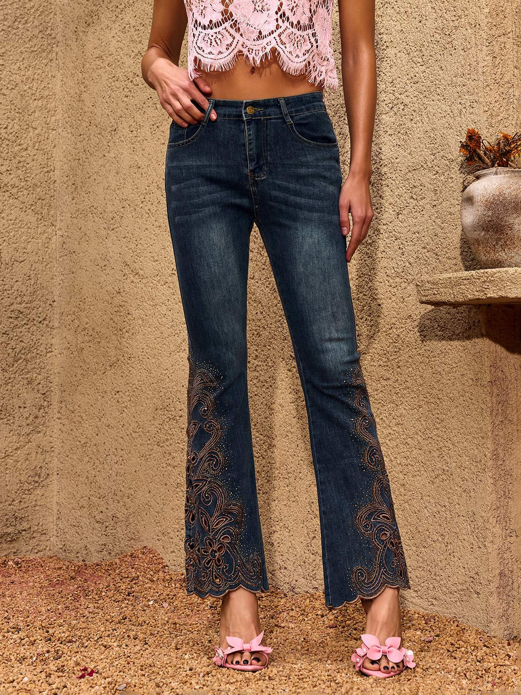 Lorena - Jeans de campana con adornos decorativos