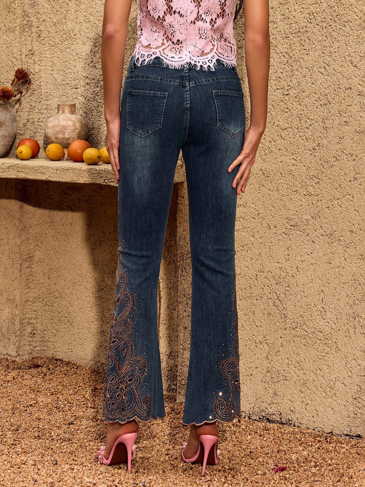 Lorena - Jeans de campana con adornos decorativos