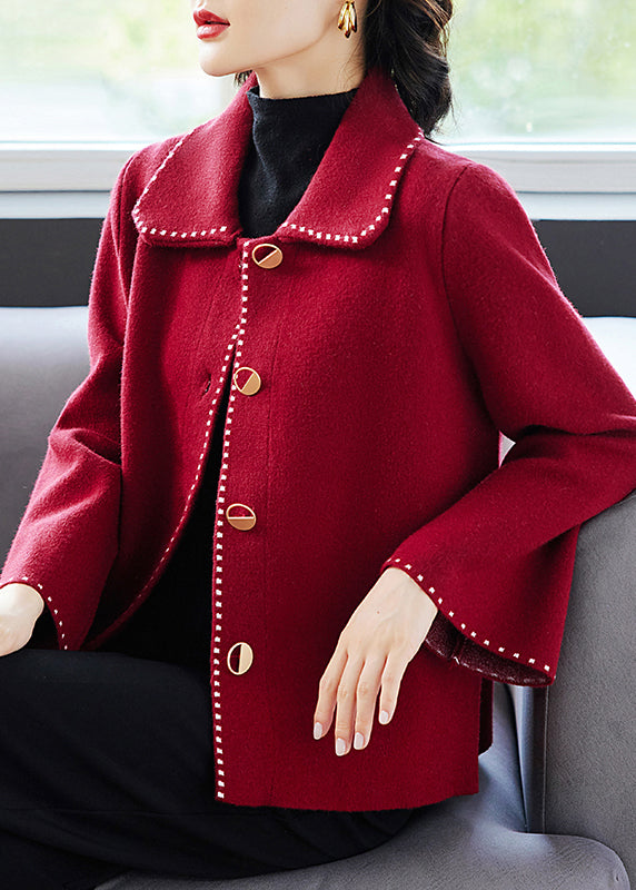 Abrigo rojo de lana con cuello y bolsillos