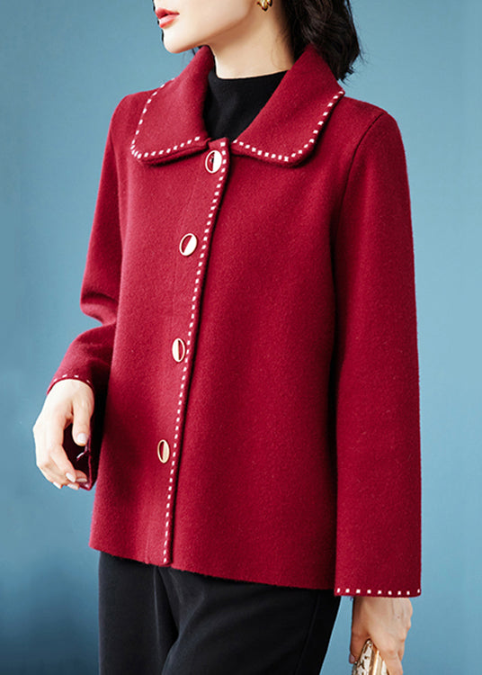 Abrigo rojo de lana con cuello y bolsillos