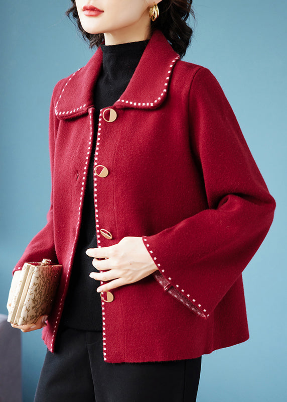 Abrigo rojo de lana con cuello y bolsillos
