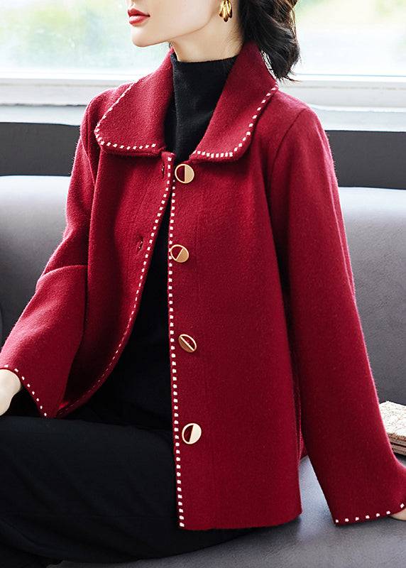 Abrigo rojo de lana con cuello y bolsillos