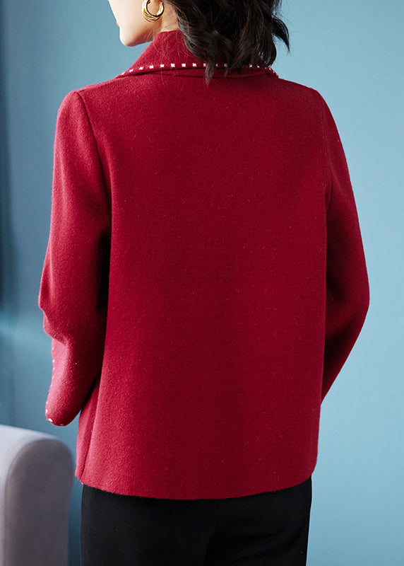Abrigo rojo de lana con cuello y bolsillos