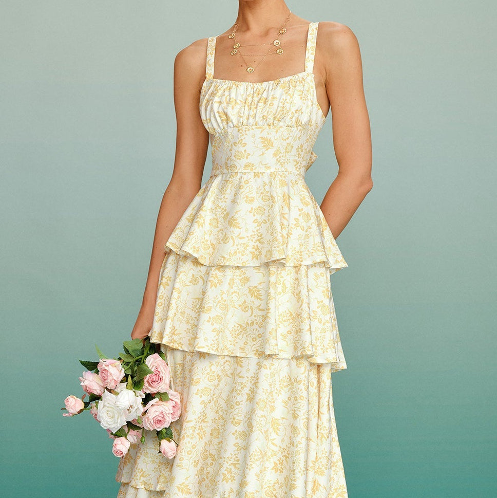 Lėja – Vestido Largo con Capas Elegantes