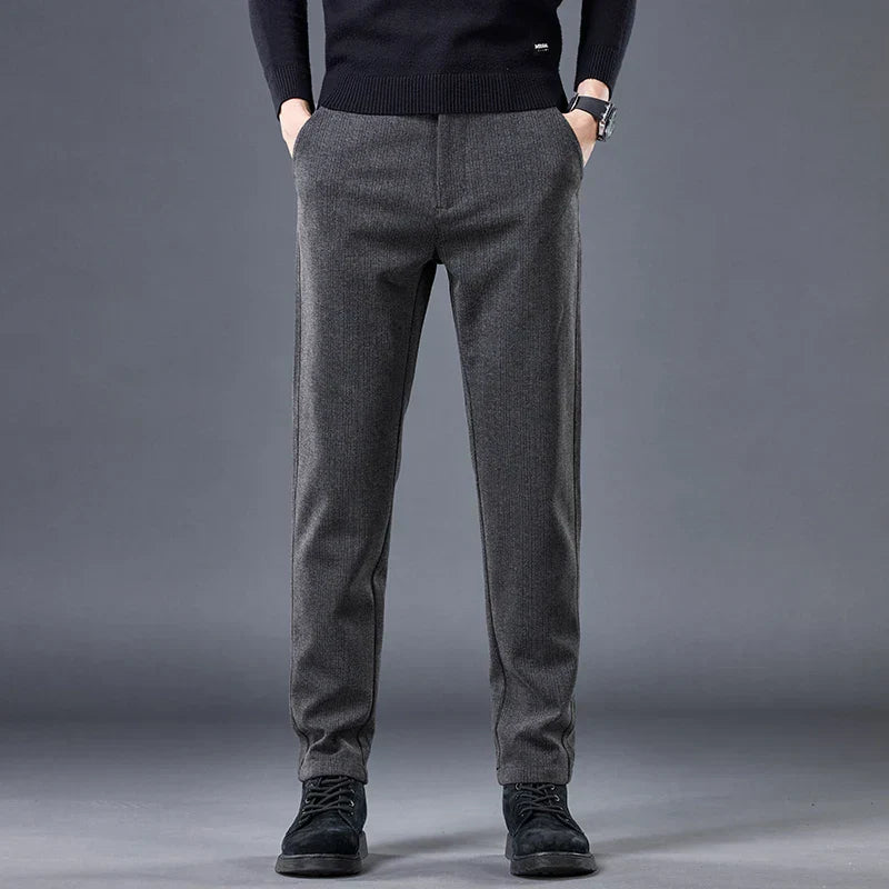 Pantalones Ceñidos con Detalles Contorneados