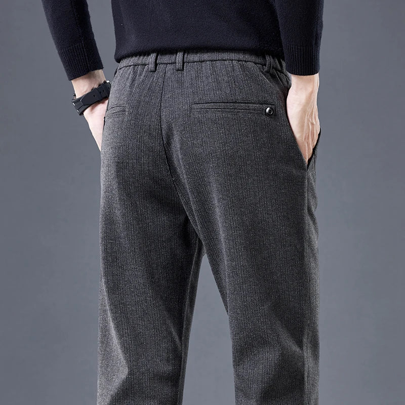 Pantalones Ceñidos con Detalles Contorneados
