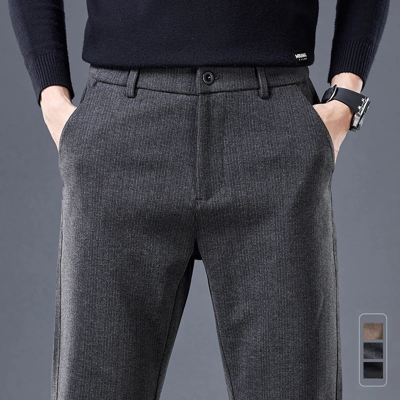 Pantalones Ceñidos con Detalles Contorneados
