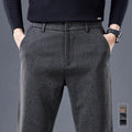 Pantalones Ceñidos con Detalles Contorneados