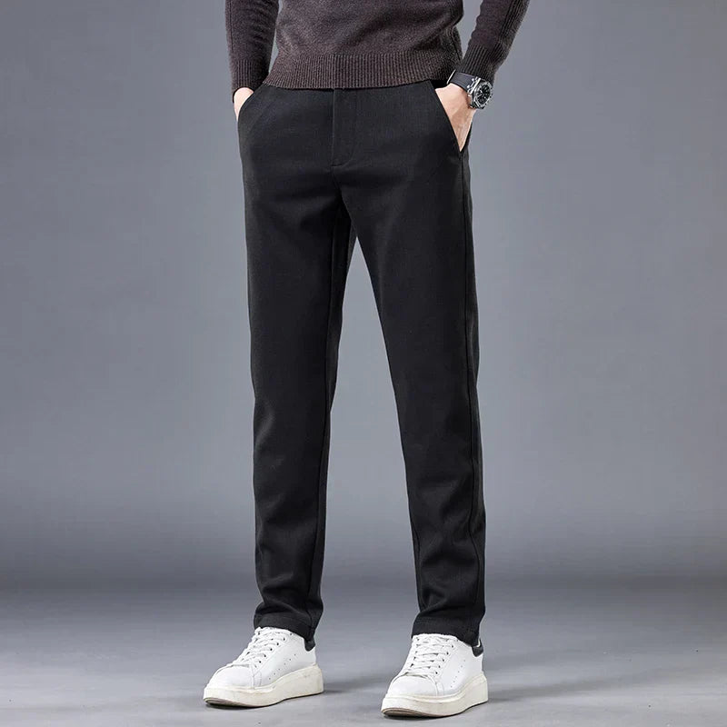 Pantalones Ceñidos con Detalles Contorneados