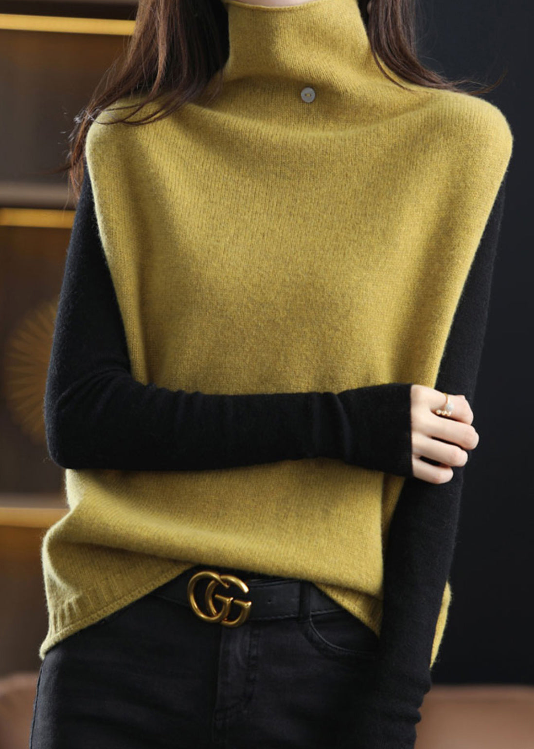 Chaleco elegante sin mangas con cuello alto