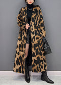 Abrigo largo de leopardo con corte en V