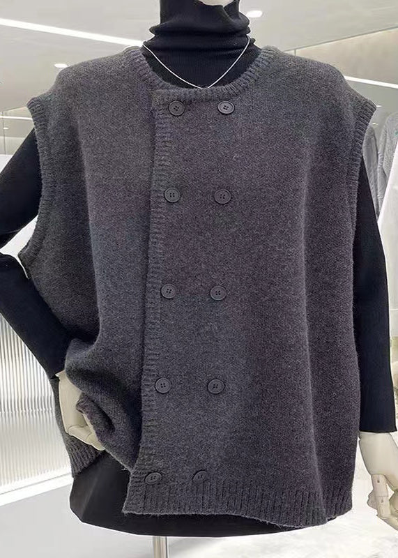 Blusa de cuello redondo con bordado doble en el área del pecho