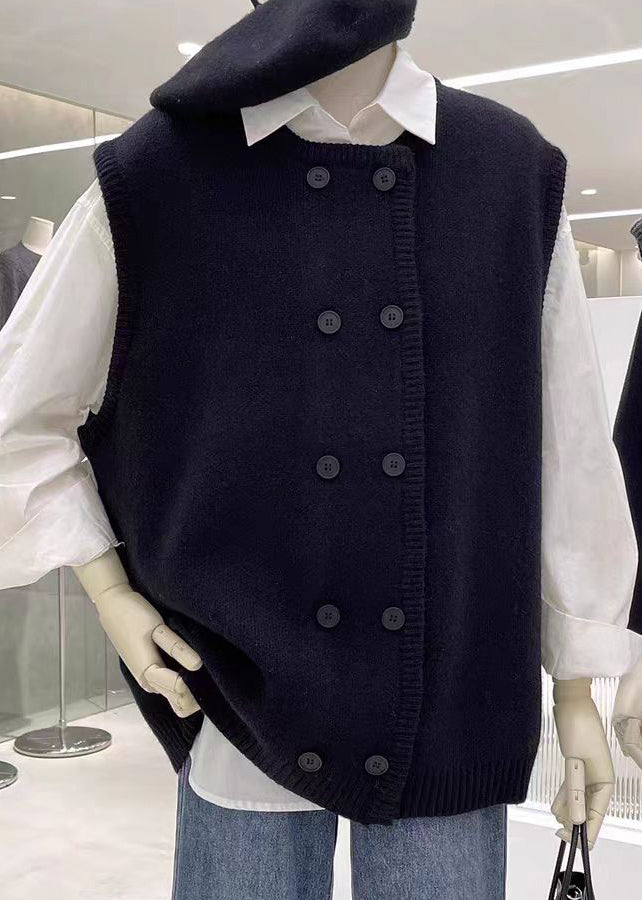 Blusa de cuello redondo con bordado doble en el área del pecho