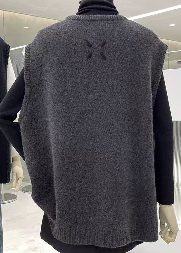 Blusa de cuello redondo con bordado doble en el área del pecho