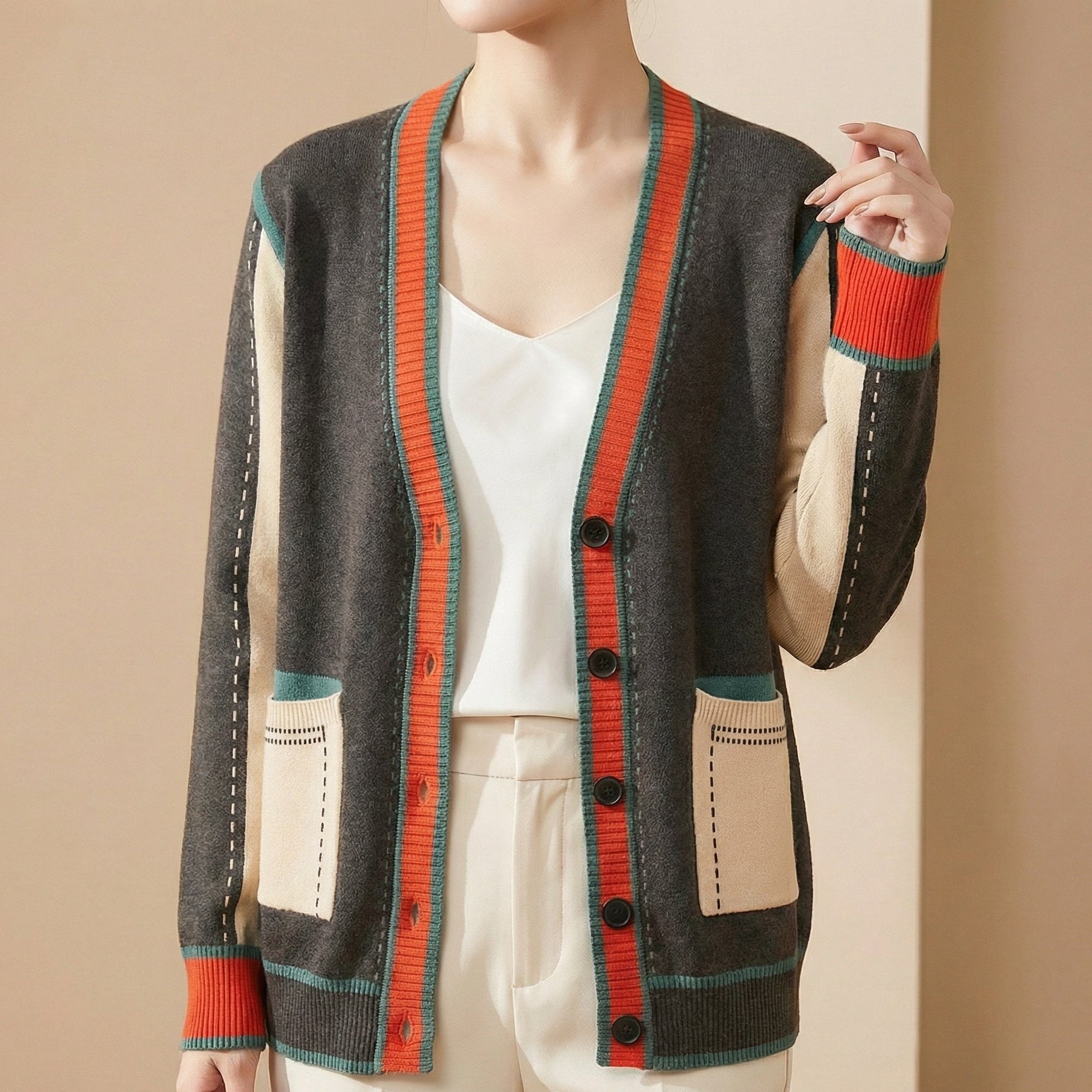 Elena – Suéter de Colores Contrastantes con Bolsillos
