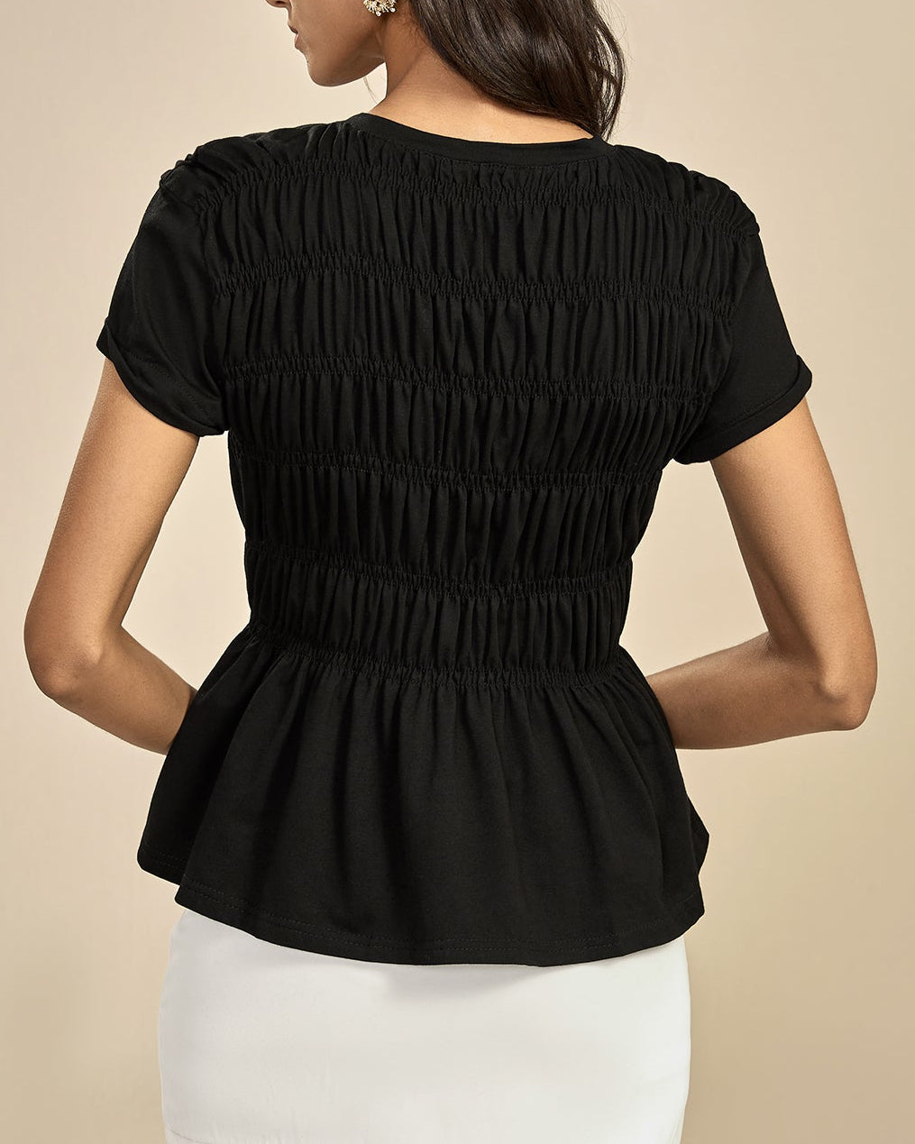 Camiseta Negra de Chifón con Cuello Redondo