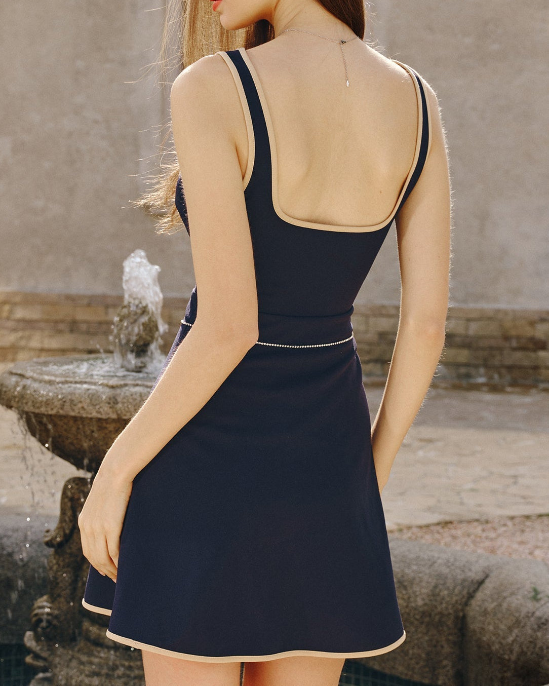 Vestido corto azul sin mangas