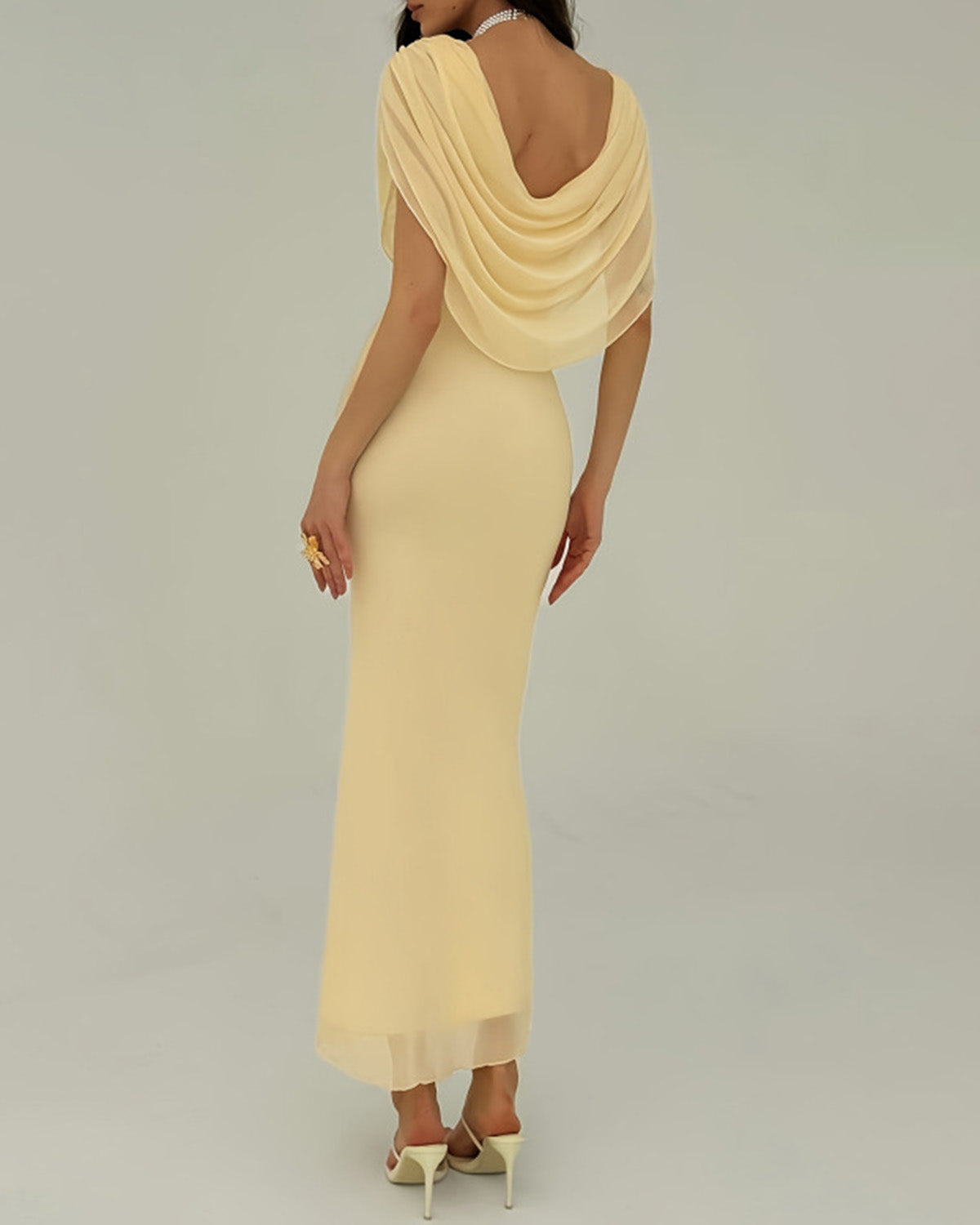 Maxi vestido sin mangas con capucha