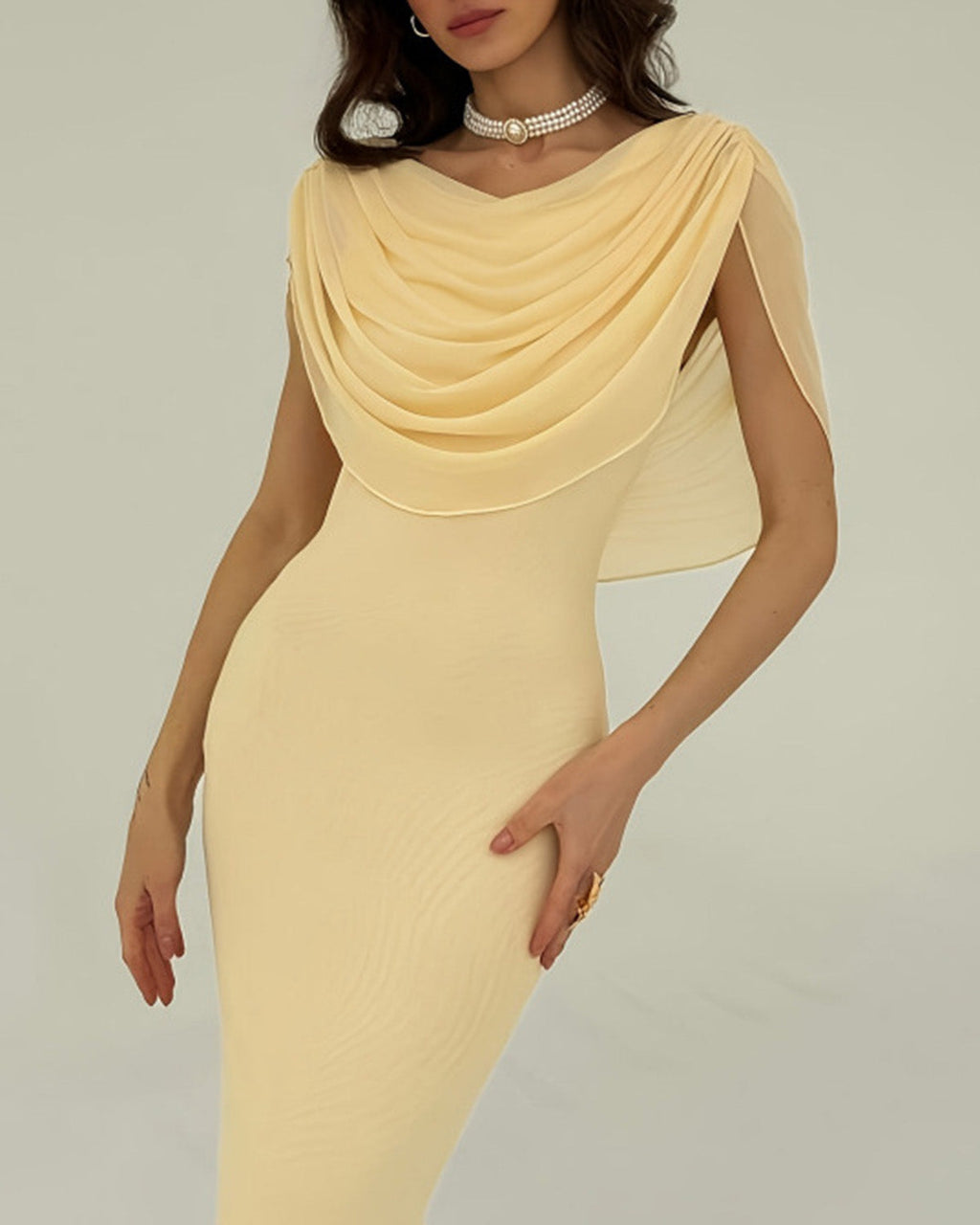 Maxi vestido sin mangas con capucha
