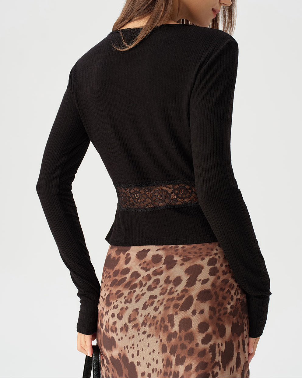 Camiseta Negra de Escote en V