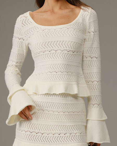 Blusa Beige con Volantes y Mangas Acampanadas