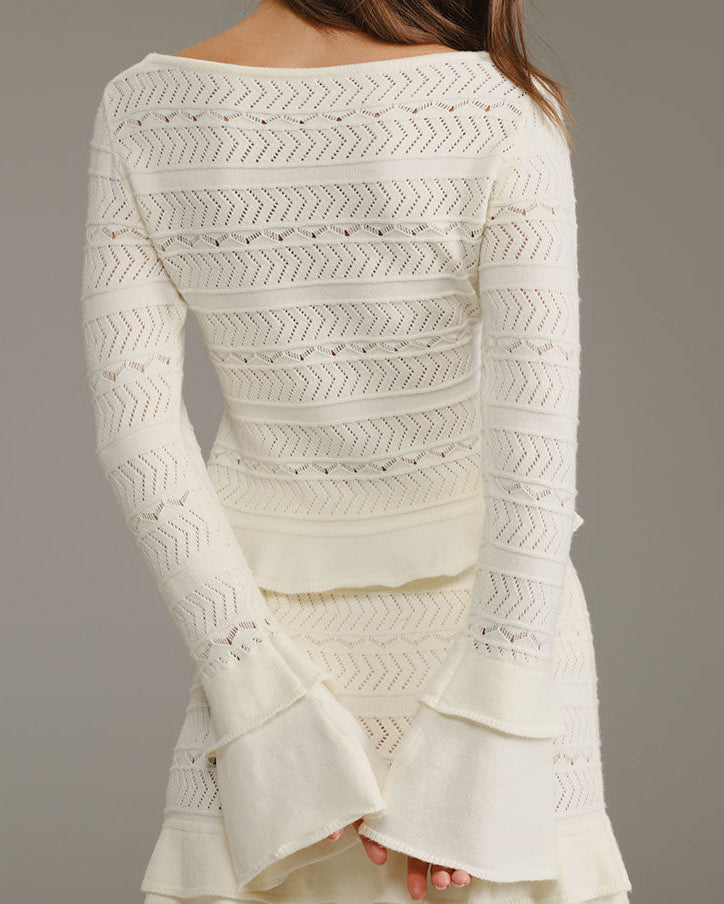 Blusa Beige con Volantes y Mangas Acampanadas