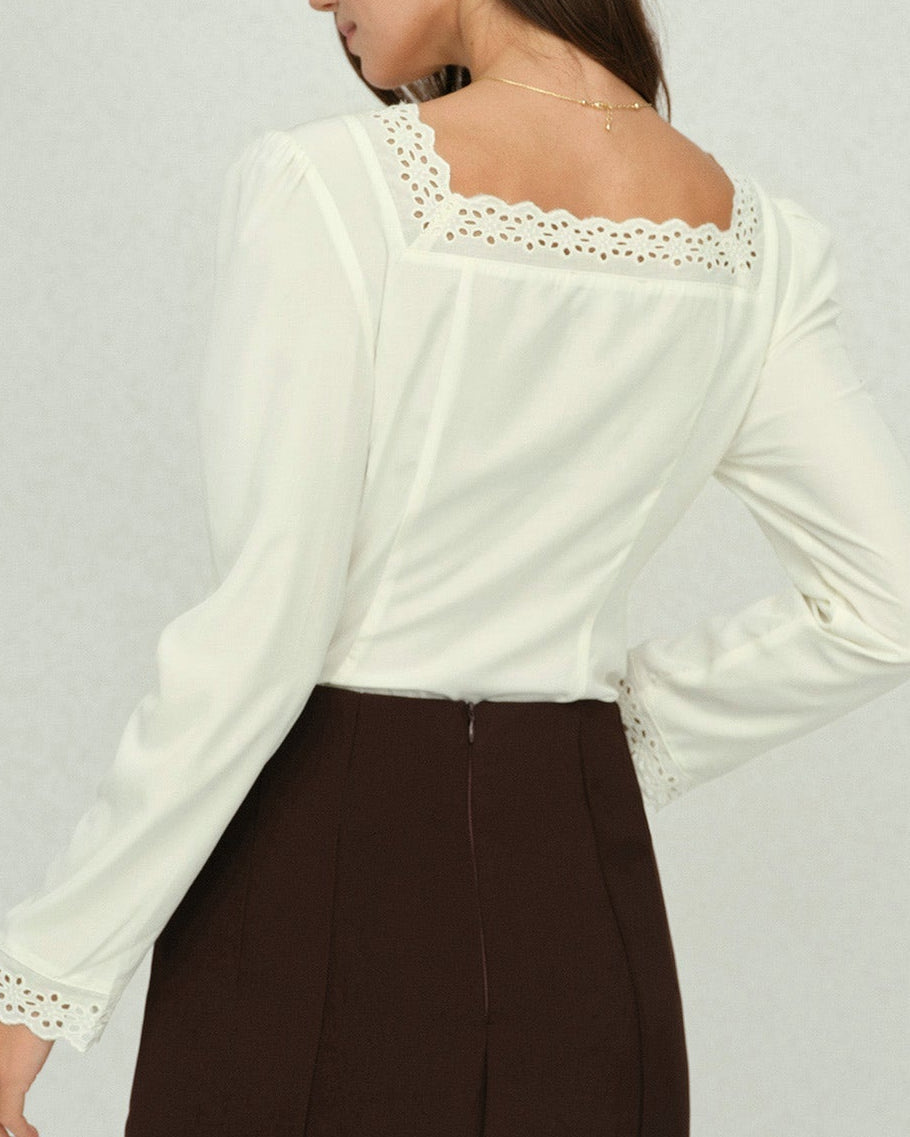 Camélia – Blusa de encaje con escote cuadrado elegante