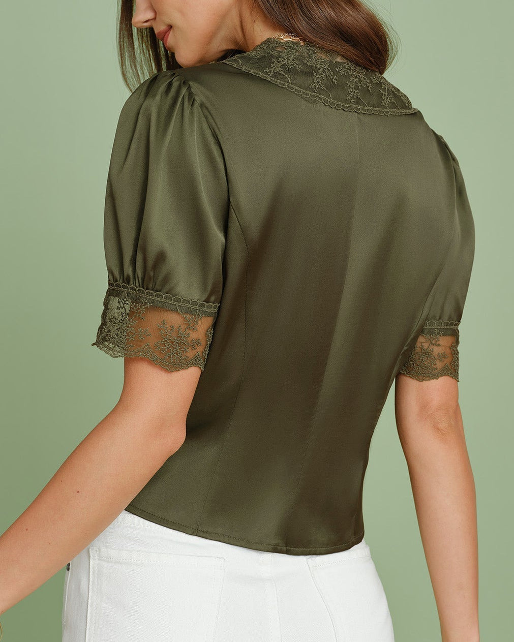Selene – Blusa de encaje con escote en forma de V