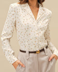 Liora – Blusa de camisa con estampado floral en tonos crema