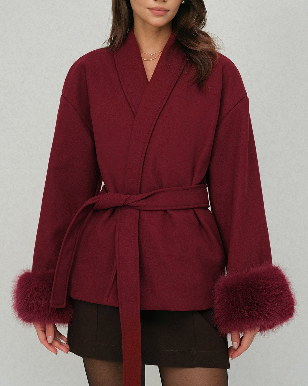 Chaqueta con Capucha en Tonalidad Rojo Vino
