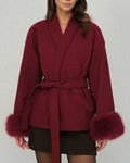 Chaqueta con Capucha en Tonalidad Rojo Vino