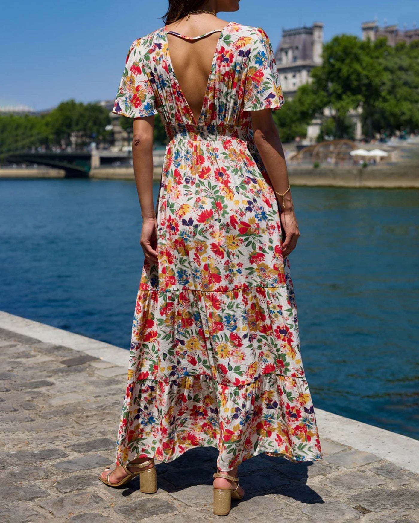 Vestido con mangas estilo mariposa