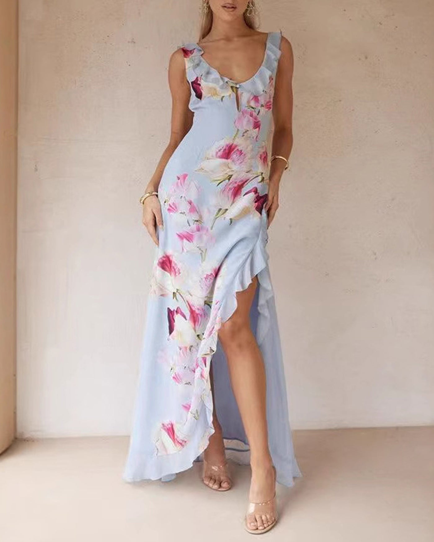 Maxi vestido floral con detalles de volantes