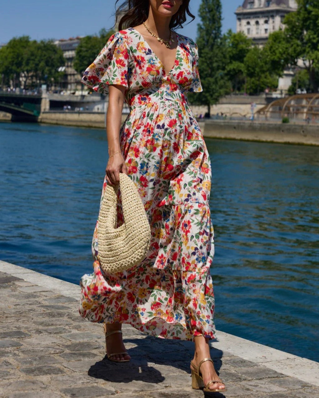 Vestido con mangas estilo mariposa