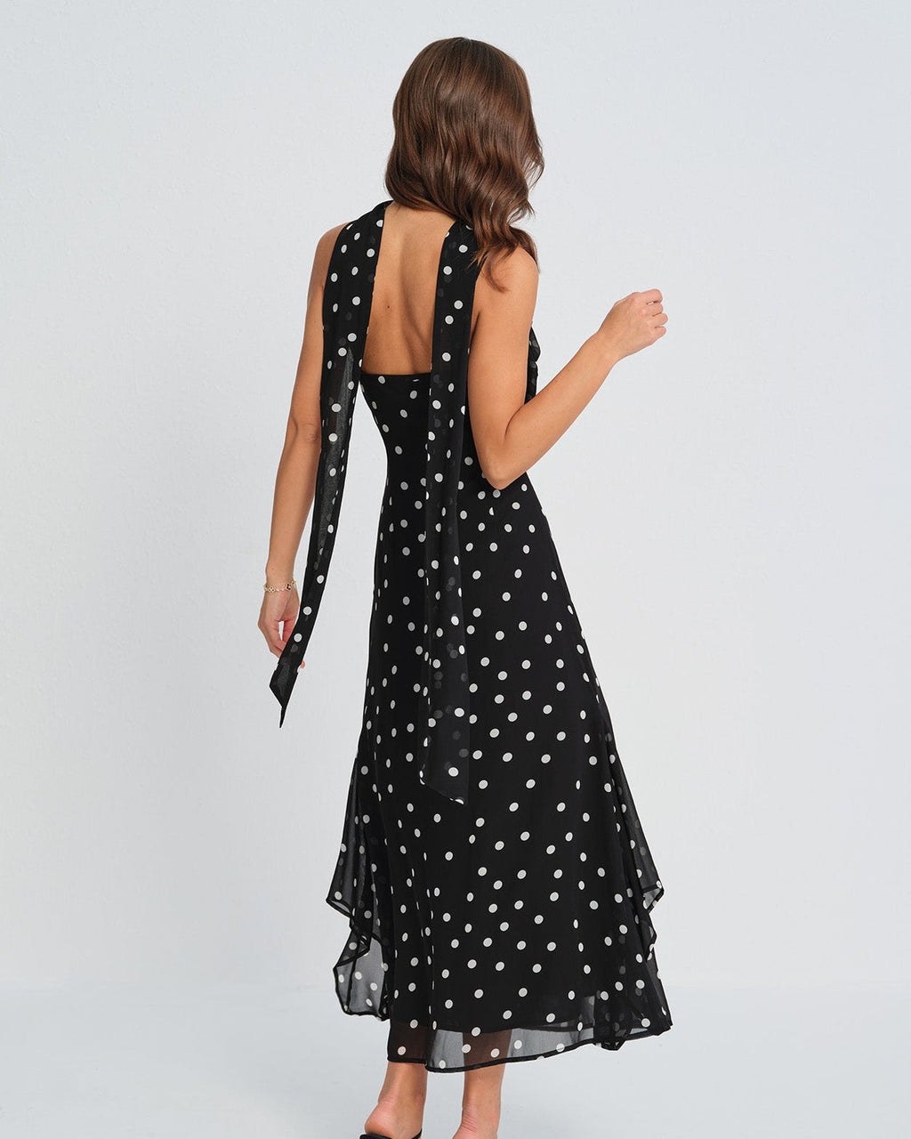 Viktorija – Vestido Chic con Estampado de Lunares
