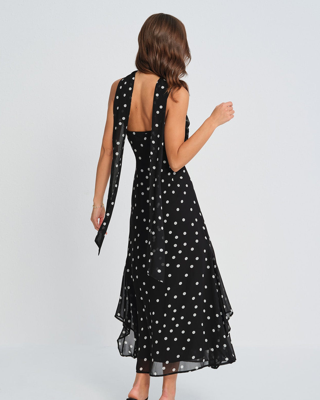 Viktorija – Vestido Chic con Estampado de Lunares