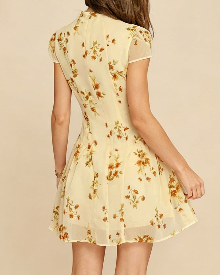 Evelina – Elegante vestido corto con estampado floral