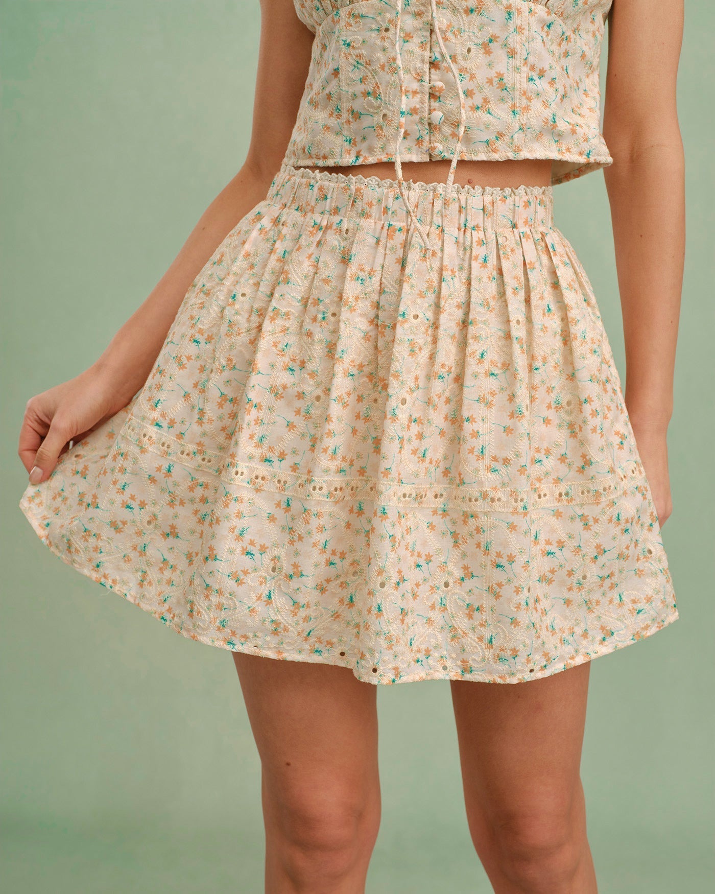 Floria – Mini Falda Amarilla Bordada con Flores