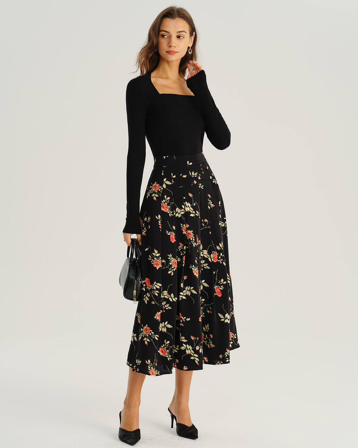 Falda midi negra con estampado floral en corte A