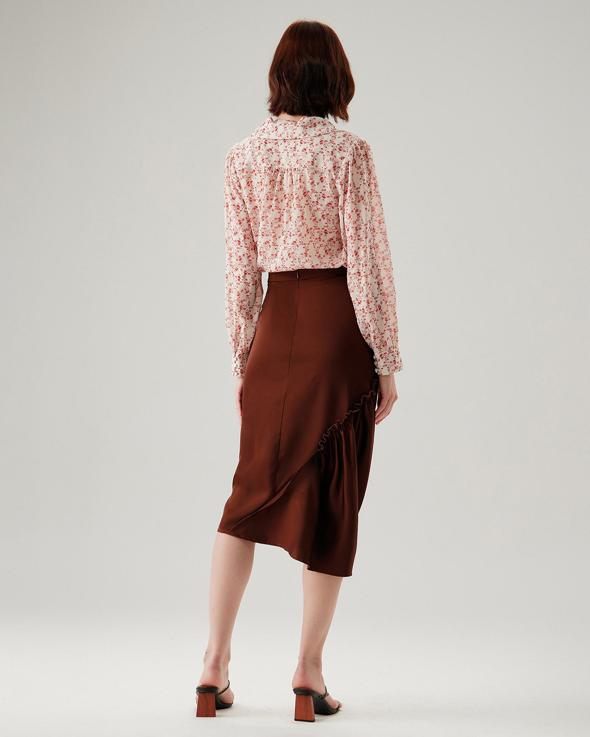 Falda Midi Arrugada Color Marrón con Corte Lápiz