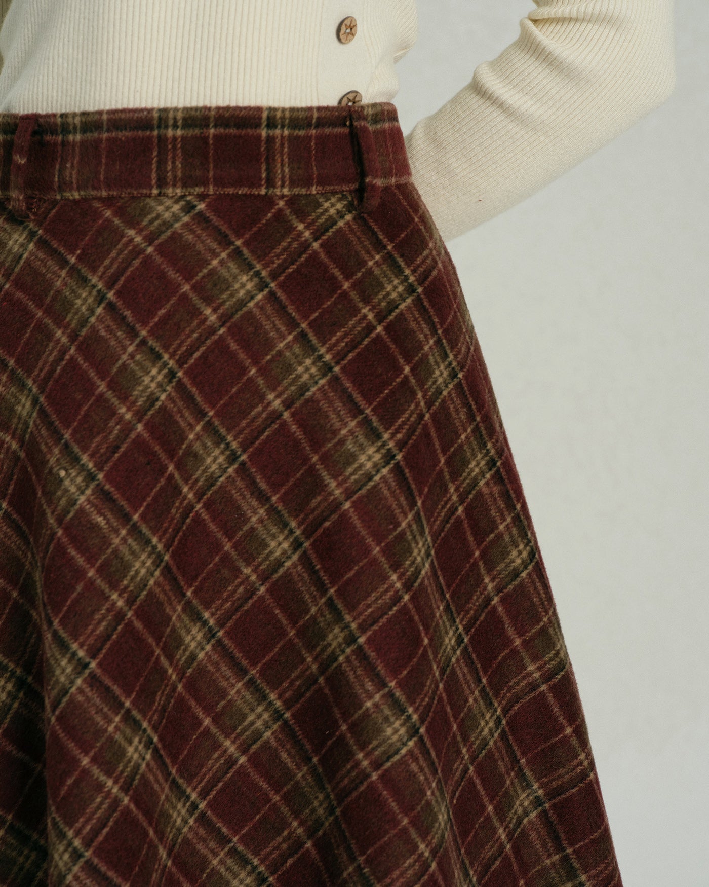 Arlena – Falda midi de cuadros rojos