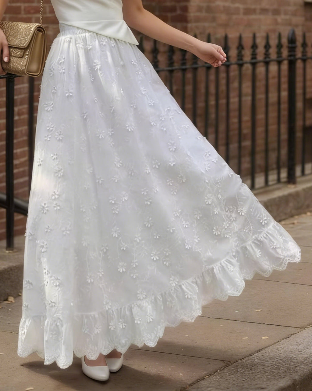 Elina – Falda midi blanca con textura floral