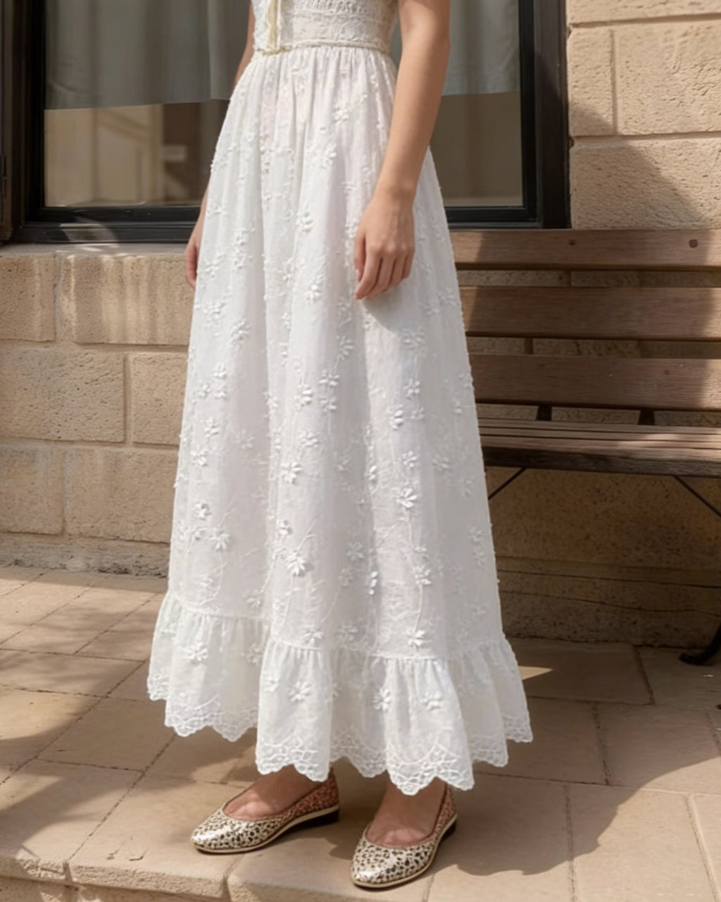 Elina – Falda midi blanca con textura floral