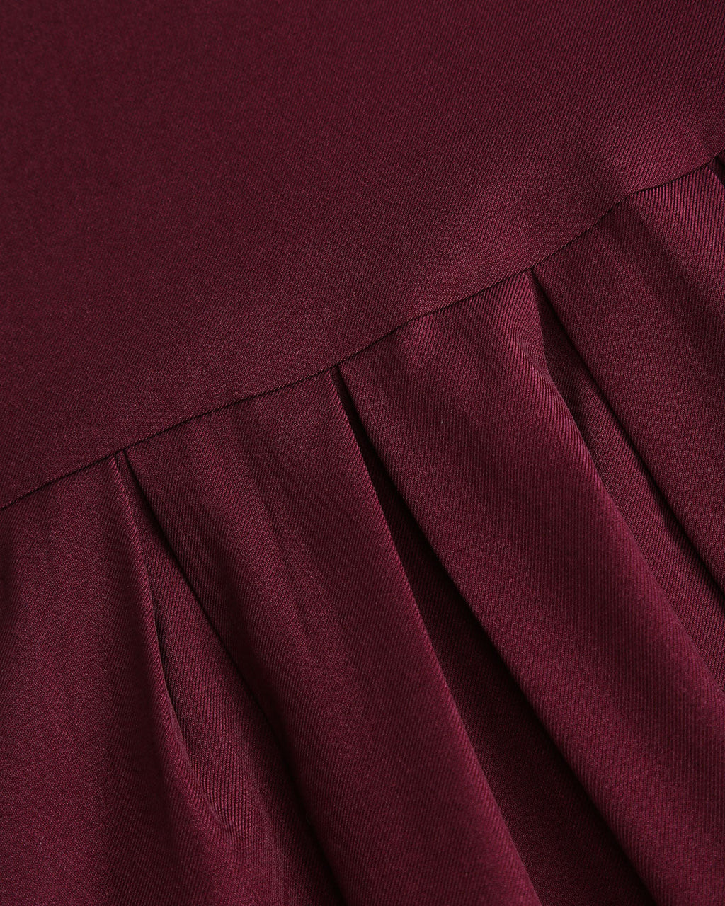 Falda Midi Plisada de Cintura Alta en Color Vino